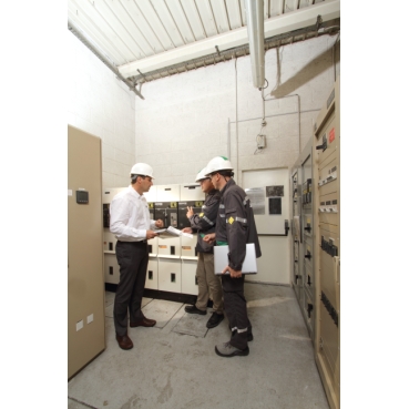 MP4 electrical assessment Schneider Electric Analys av hela verksamhetens elnät för att definiera förbättringar och utarbeta ett riskhanteringsprogram.