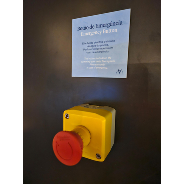  Image of product in real life situation Contextual_XALK_Swimming_Pool