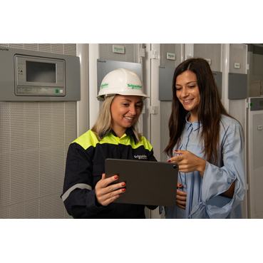 EcoCare for 3-Phase UPS Schneider Electric Maximize your 3-Phase UPS lifespan with exclusive expert support and fewer on-site interventions