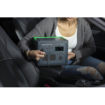 Schneider Electric Image of product in real life situation PPS500_UK_Lifestyle3