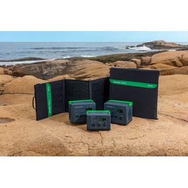  Image of product in real life situation SE_OffGrid_Family_Beach_A_H