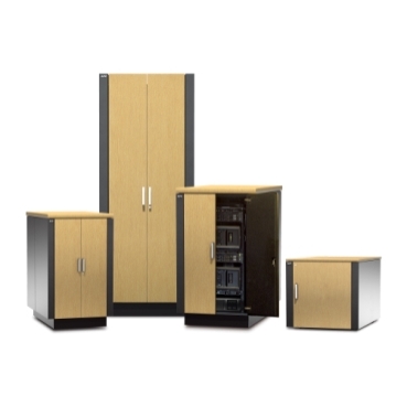 Uzavřené skříně řady NetShelter CX APC Brand Zvukotěsná serverovna v krabici, která umožňuje nasazení kdykoli a kdekoli a šetří prostor, náklady a čas nutný k nasazení.