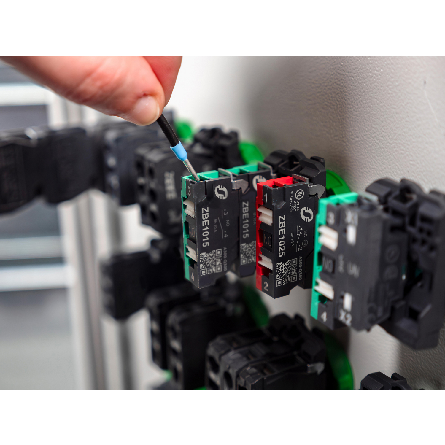 ZB5AZ105 - Corpo para botão modular plástico, NA+NF | Schneider