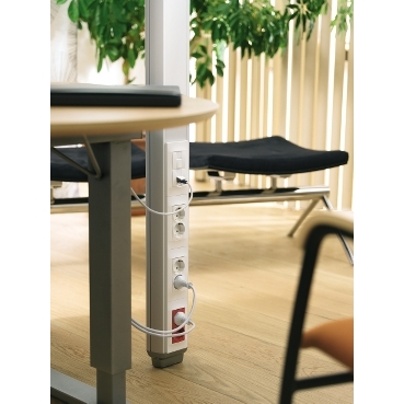 OptiLine 70 pole, one sided tension mounted, in aluminium. Altira wiring device, side-earthed (schucko)