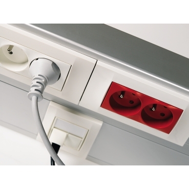 OptiLine 70 trunking in Aluminium. 185x55. Altira wiring device, pin-earthed