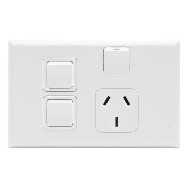 600 Series, Switched Socket, 10A + 2 Switches Horizontal 250V