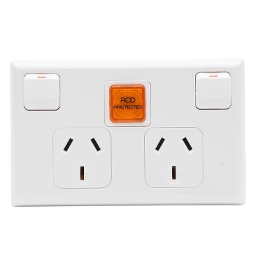 600 Series, Double Switched Socket, 10A + Neon 'RCD ON' Horizontal