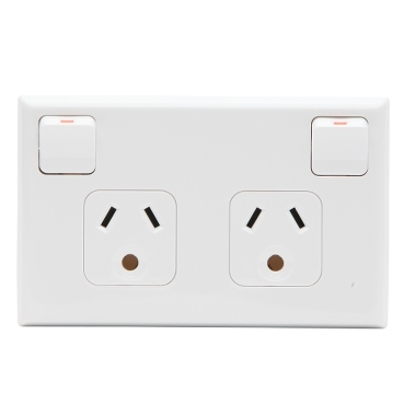 600 Series, Switched Socket, Round Earth 10A Horizontal 250V