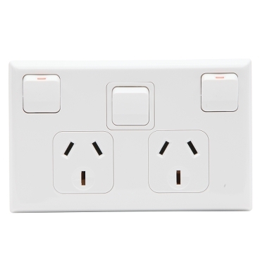 600 Series, Switched Socket, 10A + Switch Horizontal 250V