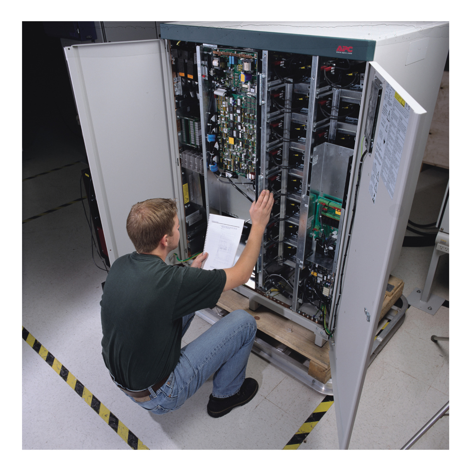Ибп систем электрик. APC Galaxy 7000. ИБП Galaxy 7000 500 КВА. APC Galaxy 500 ups. Silcon 120kva ups.