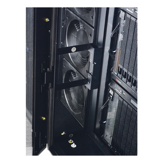 InRow SC System 1 InRow SC, 1 NetShelter SX Rack 600mm, and Rear Containment