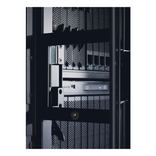 InRow SC System 1 InRow SC, 1 NetShelter SX Rack 600mm, and Rear Containment