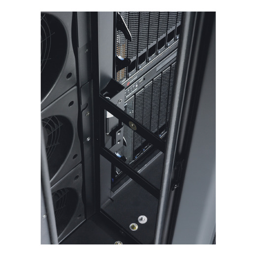 InRow SC System 1 InRow SC, 1 NetShelter SX Rack 600mm, and Rear Containment