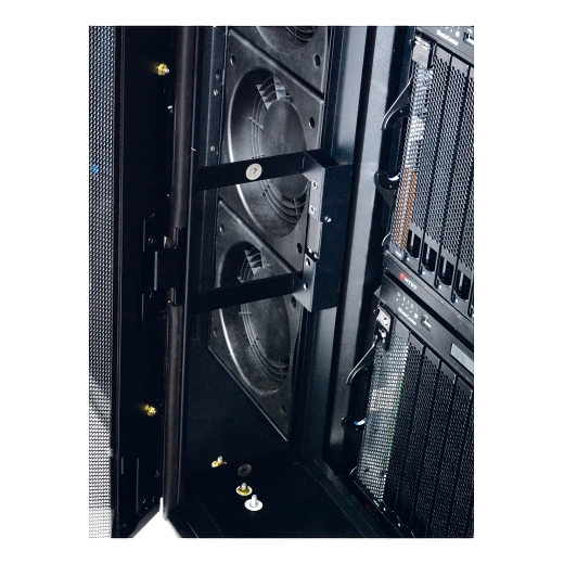 InRow SC System 1 InRow SC, 1 NetShelter SX Rack 600mm, and Rear Containment