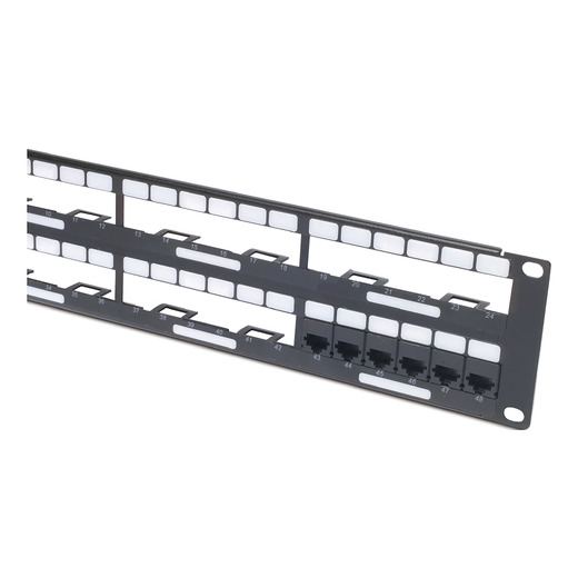 Pannello 2U distribuzione dati, ciascuno contenente 8 cavi di distribuzione dati per un totale di 48 porte
