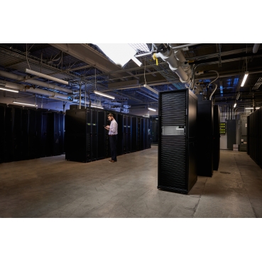 Image of product in real life situation SRTL10KRM4UI_Lifestyle2_Int