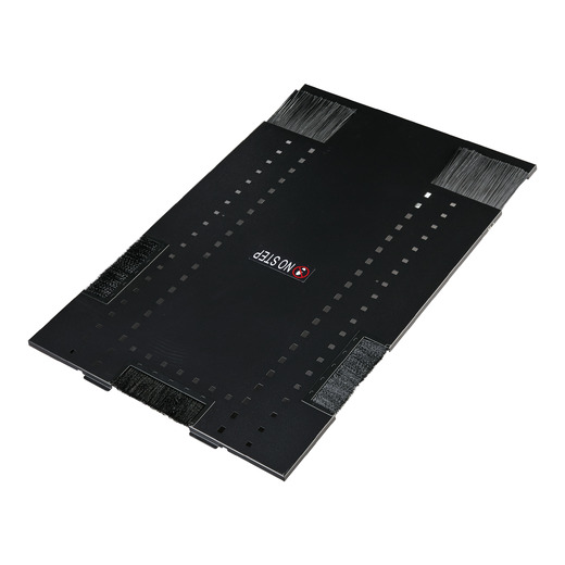 NetShelter SX 600mm de ancho x 1070mm de profundidad con techo reforzado, color gris Parte Delantera Izquierda