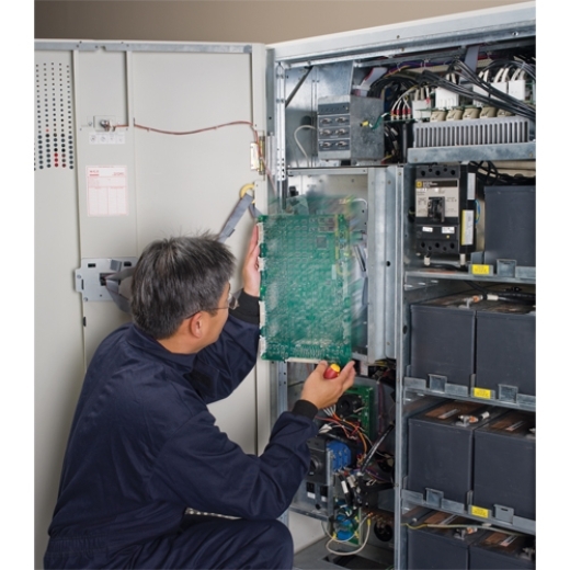 Service d'installation pour (1) onduleur Galaxy 3500 ou SUVT 10-15 kVA Avant gauche